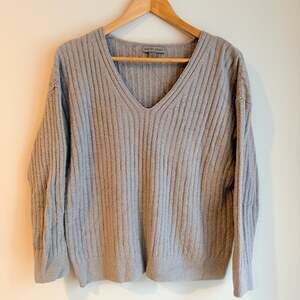 Barefoot Dreams CozyChic Lite Ribbed V-Neck Sweater in Size Petite Large